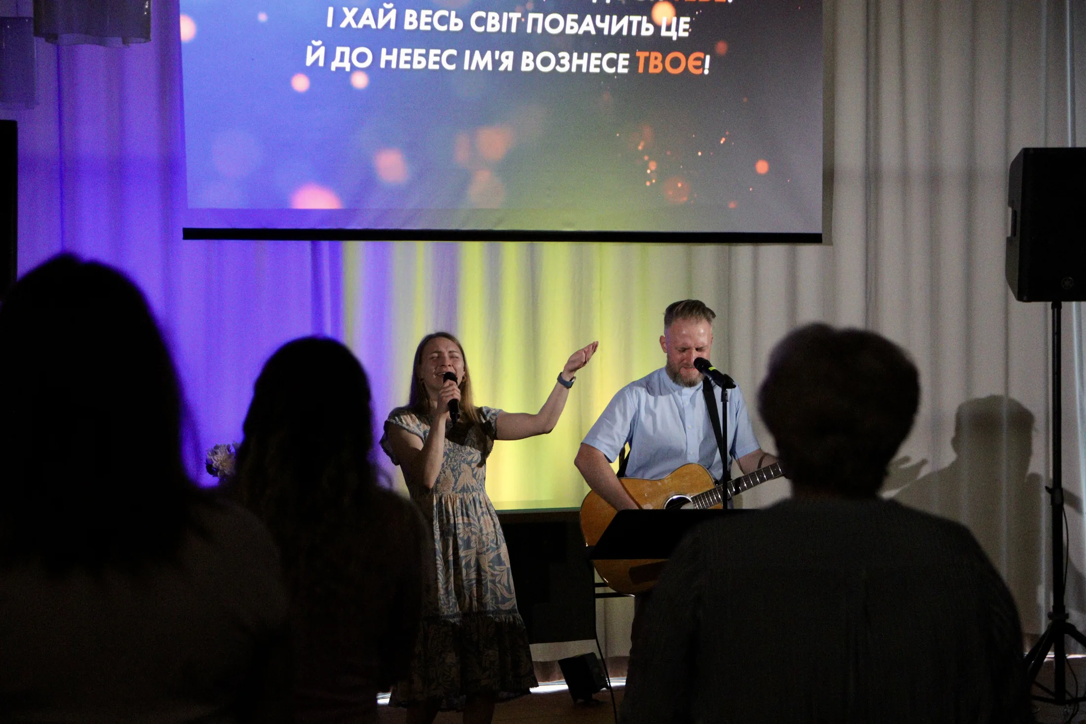 Прославлення під час богослужіння CRC Helsinki
